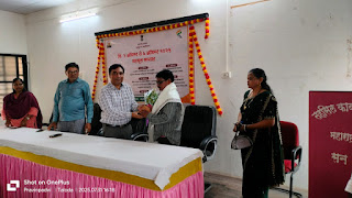 सेवानिवृत्ती निमित्त जयवंत पाडवी यांच्या तहसिलदार दीपक धिवरे यांच्या सत्कार करून निरोप दिला.